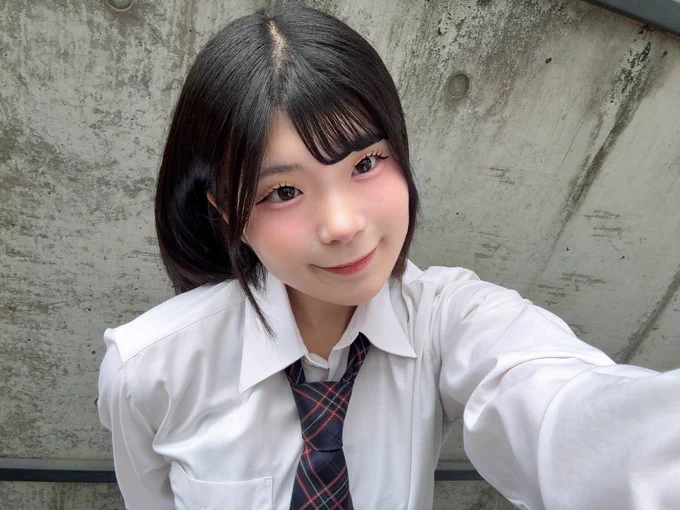 1ヶ月くらい前の写真^^;
今はもう結構髪の毛伸びてます꜀^. ̫.^꜆
ボブのみはるが好きな人多くて切るか迷ってるけど伸ばしてかわいいツインテールしたいから伸ばすねー！ボブ派ごめんな！
今日は道歩いてたら何もないのに転びかけたよ😸