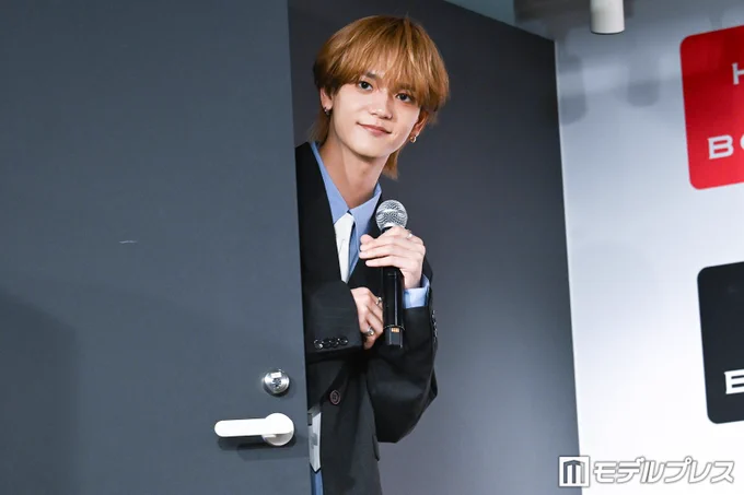 降壇寸前まで報道陣を見ている中島颯太（C）モデルプレス