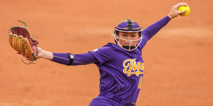 No. 1 transfer pitcher commits to Texas Tech softball