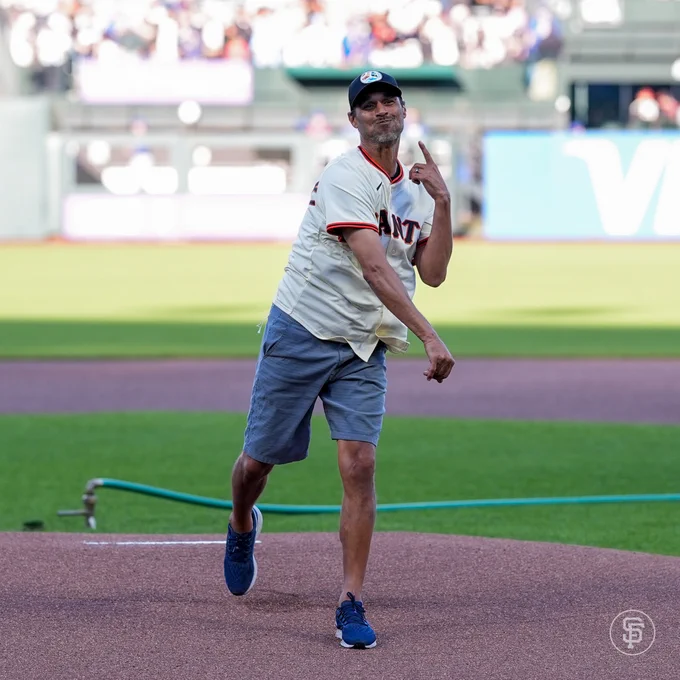 Chris Wondolowki throws out the first pitch at the Cubs vs. Giants game