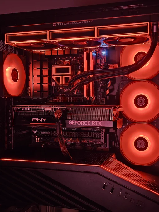 ● AMD Ryzen 7 7800X3D
● ASUS TUF B650-PLUS WiFi
● Thermalright Frozen Infinity 360
● Kingbank 32GB (16×2) 6000MT/s CL30
● ADATA Legend 860 1TB
● PNY GeForce RTX 5070 Ti
● XPG Kyber 850W
● Lian Li V100