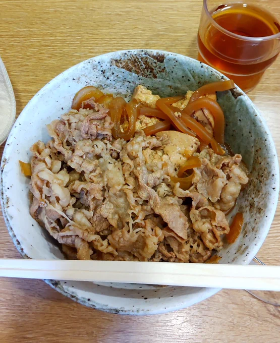 時間的に中々行けないけど庶民の味方で美味しい〜😽

久しぶりに銀座ナイン行ったら、300円ラーメンでお馴染みだった三吉や、一度入ってみたかった洋食屋さんのはと屋が閉店になっててショック…。