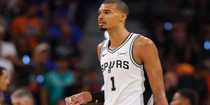 Why that missed Wemby Game 5 flagrant foul on Jalen Brunson was so bad