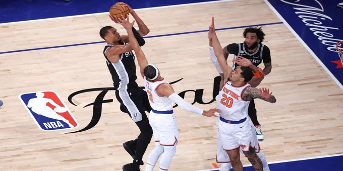Victor Wembanyama totally ignores old teammate Jeremy Sochan in Game 5