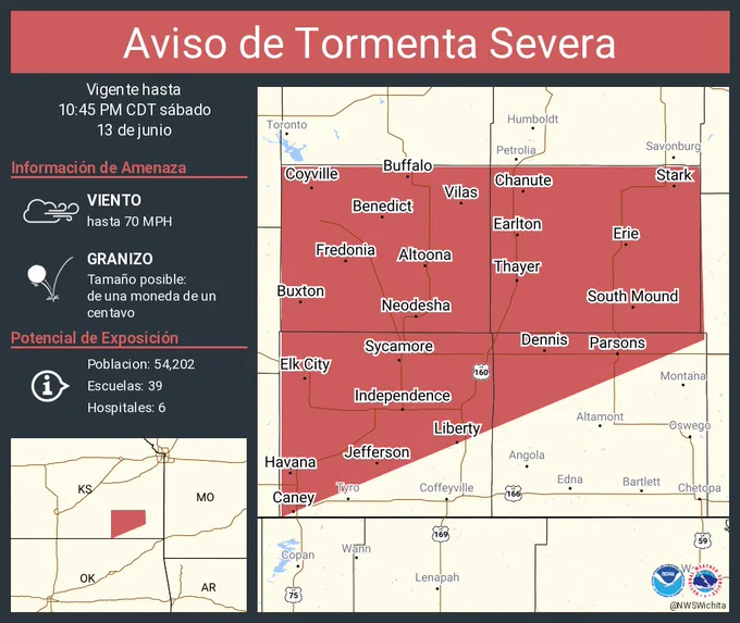 Este gráfico muestra la localización en el mapa de un aviso de tormenta severa. El aviso estará en efecto hasta las 10:45 PM CDT. El aviso incluye a Parsons KS, Independence KS, Chanute KS. El aviso incluye Wilson, el norte de Labette, neosho y Montgomery Counties. Las amenazas asociadas a este aviso son: ráfagas de viento de 70 MPH y granizo del tamaño de una moneda de un centavo. Hay 54,202 personas bajo este aviso incluyendo 39 escuelas y 6 hospitales.