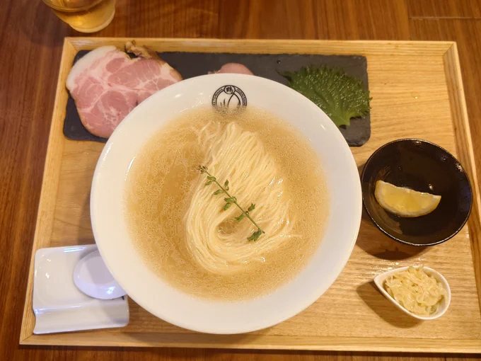美しいよねぇ〜
今年から右下のネギが＋に成った、ナムルっぽい風味でチャーシューに巻いて食べるとコレがまた👍
