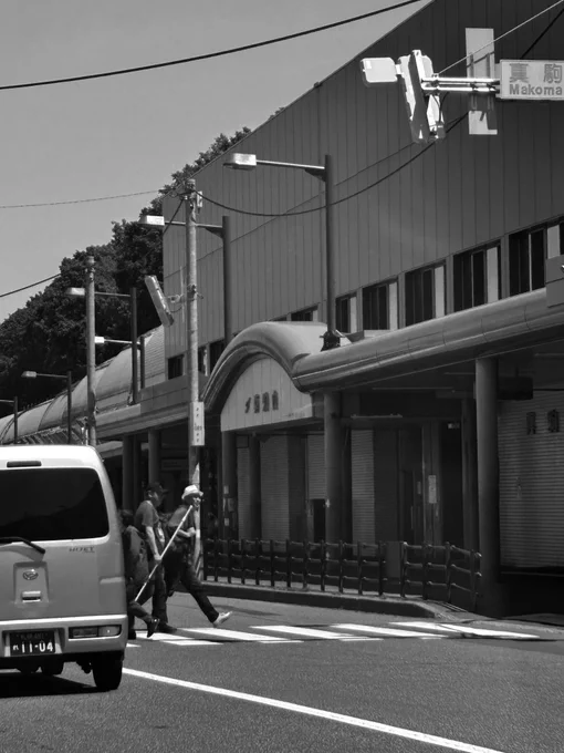 地下鉄真駒内駅前にいたケンケンと菊次郎