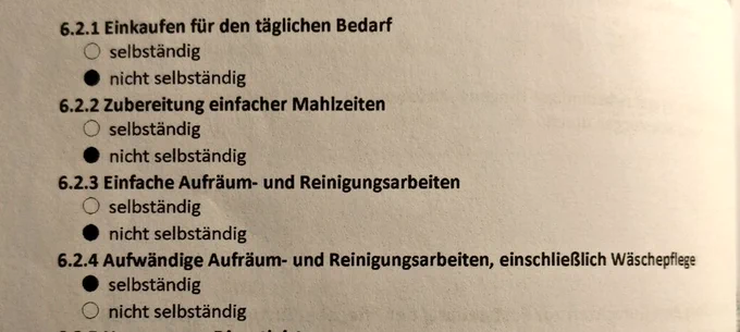 Screenshot eines Pflegegutachten. Einfache Aufräum- und Reinigungsarbeiten seien nicht selbstständig durchführbar. Aufwändige Aufräum- und Reinigungsarbeiten hingegen schon.