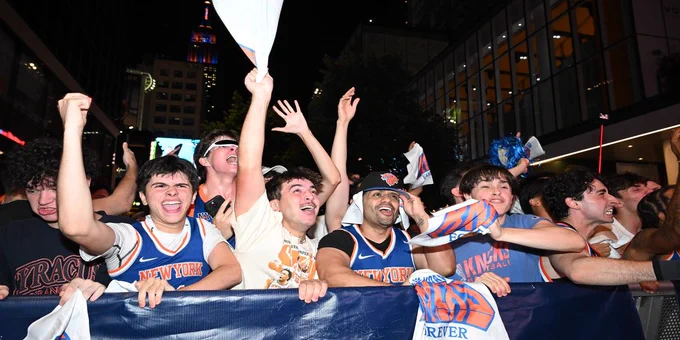 Stellar photos of Knicks fans celebrating NBA title in New York City