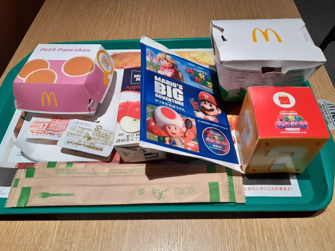 昨日のハッピーセット
中身ヨッシーで嬉しい🥰