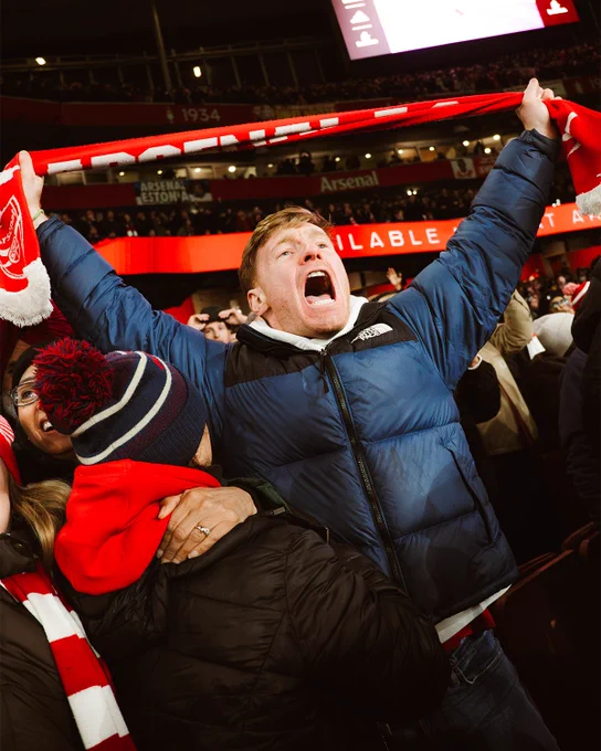 Image of Arsenal supporters celebrating