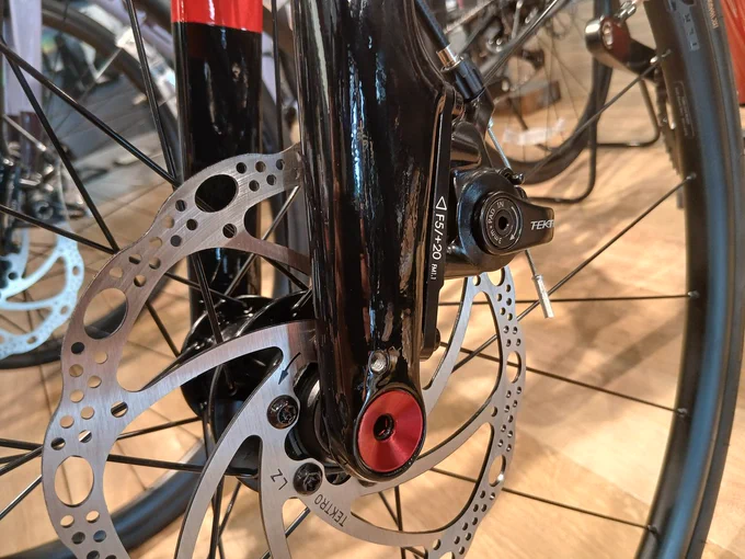 Trek Domane AL 2 Gen 4 2027年モデル （トレック　ドマーネ）
Fury Red（フューリー　レッド）