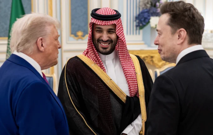 Trillionaire Elon Musk (right) hobnobbing with billionaires Donald Trump (US) and Saudi Arabia's Mohammed bin Salman (widely known as MBS) . . . he recently facilitated the failed US-Israeli regime change operation attempt in Iran. Image: caitlinjohnstone.com.au
