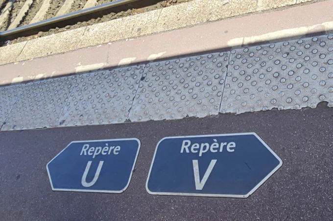 Fleche gauche repère U et flèche droite repère V