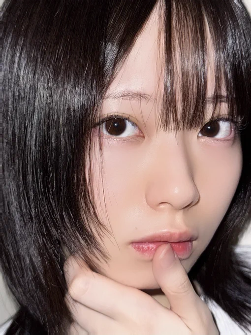 肌加工はしてるけど、ガチすっぴん裸眼だぞ喜べ。