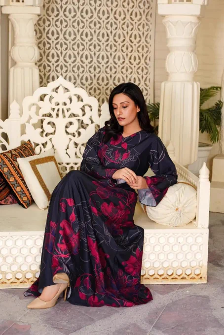 🌸 Elegant floral maxi dress with a graceful flow and timeless style. Perfect for every occasion.

🧵 Custom Stitching Available 🌍 Worldwide Delivery

#BanoStitching #MaxiDress #FloralFashion

