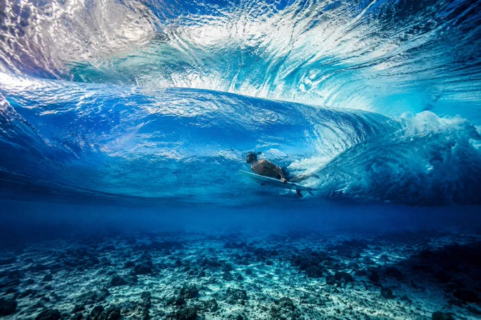 ☀️🌊 Bom dia!

Poucas perspectivas mostram tão bem a força e a beleza do oceano quanto esta. Debaixo da onda, tudo muda: o som, a luz e a percepção do tempo. Um lembrete de que as melhores experiências acontecem quando nos conectamos de verdade com a natureza.

Que seu dia seja tão inspirador quanto uma manhã de mar cristalino e ondas perfeitas.

#BomDia #Surf #Surfing #OceanLife #BlueWater #WaveRiding #SurfPhotography #Underwater #Barrel #TubeRiding #OceanVibes #SurfSession #WaveOfTheDay #SurfReport
