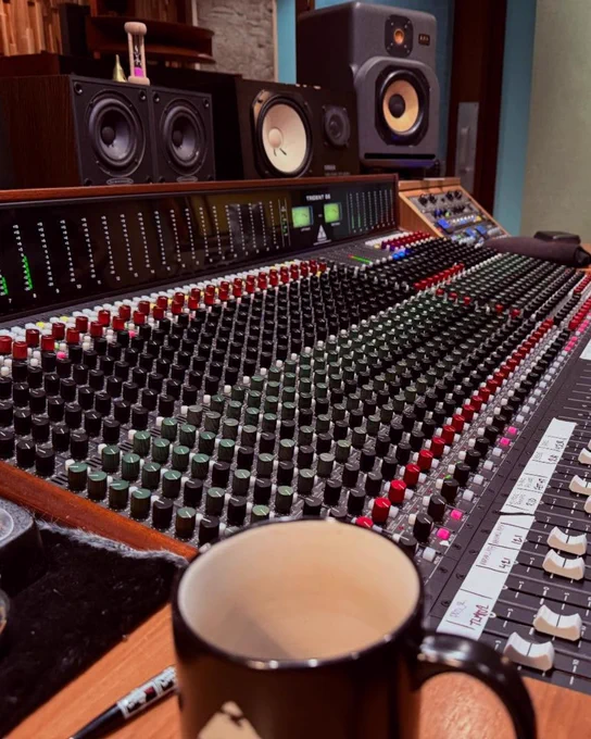 Stereobus Recording 32 channel Trident 88 console