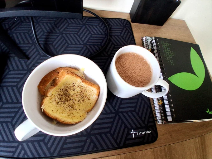 Mussarela
Pão de Forma Integral 
Whey Chocolate Suíço 
Leite Desnatado

52g prot
16g gord
45g carbo

535kcal