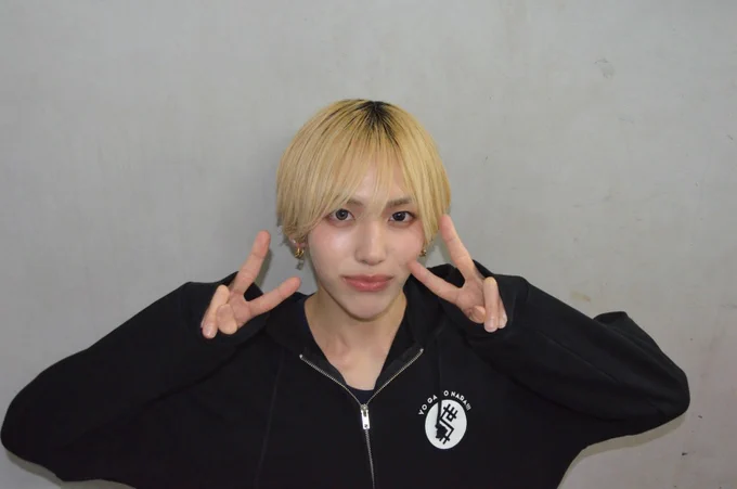 改めて、約4年半 世が世なら!!!でアイドルさせてくれてありがとうございました。

高校生だった自分は進路を決める時期もあって、やりたいこともなく、唯一候補生としてアイドルになれるかもしれない機会をいただけて、学校生活の青春を全て捨てて、つばさのオーディションを受けました。
明日から世が世なら!!!で過ごす時間がないと寂しいし、不思議だけどそれだけ自分の人生の中心にあったんだなぁ〜ってすごい感じるよ！

ありがとうね  ほんとに。



世が世なら!!!のコンセプト大好きでした。
自分を成長させてくれるライブ、企画、楽曲、全てが大好きになれました^^
このグループで見てきたこれまでの景色は一生忘れられないなぁ〜

けど、アイドルしてて自分を応援してくれる理由だけは最後までわからなかったけど、誰かの力になれていたなら、それだけで4年半アイドルしてた意味があるんじゃないかなって、皆さんが証明してくれました。
自分にペンライトを振ってくれて本当にありがとうございました。
世が世なら!!!の差し色黄色💛できて良かったです‪‪👍🏻


これから先も皆さんには笑ってて欲しいな！
大丈夫だよ！明るい未来あるよ！！！
世が世なら!!!に会えたみたいに、どこかで偶然あって、いつの間にか好きになって、気づいたらそれが自分の生きる意味になってたり、みたいな
自分的にだけど、出会っては別れての繰り返しだと思います。

まさてんはずっと皆のこと忘れないよ〜
1番だよー！！！って言いたい！！！！！
それくらい濃い時間を共に過ごすことができました。


世が世なら!!!は新しい形で再スタートされるらしいですね^^そんな姿をずっと見守ってますよ！！！

最後に世が世なら!!!で唯一無二の自分の持つ声、男らしいメンバーの中に中性的な声がグループの色を添えてたのかな、とか個人的に思います😊
この声一生忘れないでいてください！！！






以上

世が世なら!!! 笠松正斗

でした。