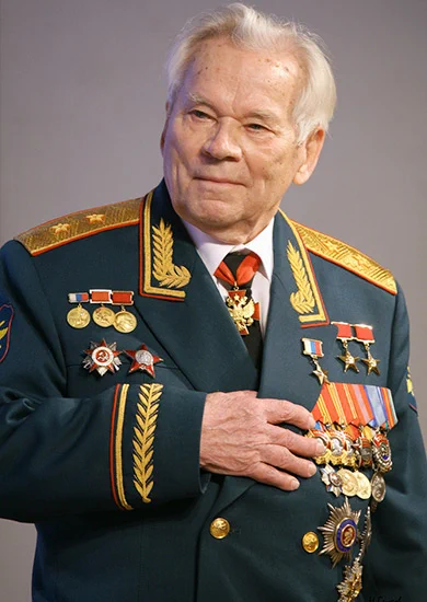 Kalashnikov di Kremlin, Desember 2009.

Source: https://id.wikipedia.org