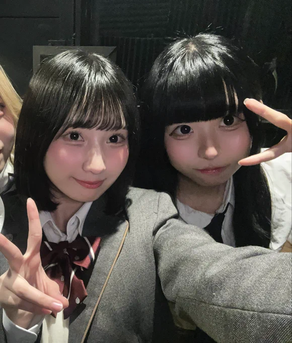 イヴちゃんとのツーショあるんだけど初期のやつすぎるから最近のもっと可愛くなったイヴちゃんにしようとおもたら3人のしかなかた！ゆきほちゃん消してごめん( ´•̥ω•̥)