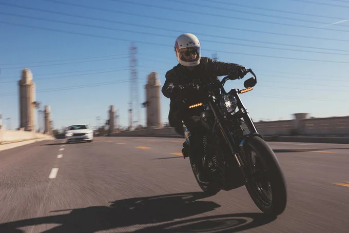 🤫 Lautlos, aber nicht unsichtbar! Die LiveWire S2 Mulholland zieht alle Blicke auf sich – und das ganz ohne Motorenlärm. Stilvoll, agil und mit maximalem Drehmoment ab der ersten Sekunde. 🚀⚡

✨ Bist du bereit für das leise Kraftpaket?

➡️ Jetzt Probefahrt buchen & den Unterschied spüren! 🔗 calendly.com/e-performance/livewire
📞 Oder ruf uns an:  41 62 777 41 71

#LiveWire #EPerformance #Mulholland #SilentPower #FeelTheTorque