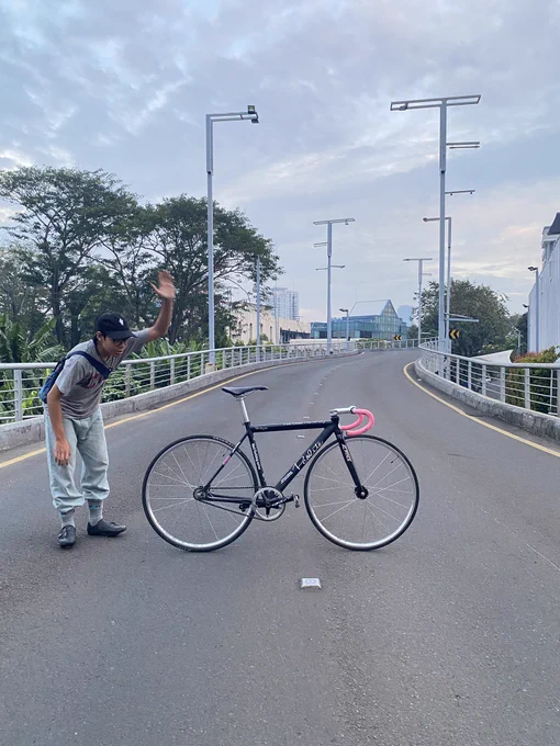 FRAMESET 
- PCO LITE SZ48 
- ⁠FORK ALPINA NONBRAKE HOLE MAX TIRE 25c
- ⁠HEADSET STRUMMER (NEW)
    (3.7jt)

BARSET 
- DROPBAR UNO 36CM 
- ⁠STEM WAKE X2 120 10’ (NEW)
(550k)

SEATSET 
- SEATPOSE ARDENLY NONSB
- ⁠SADDLE GUB 
(200k)

CRANKSET 
- CRANK ARM SKEACE 
- ⁠CHAINRING F5 SPLATTER GOLD 
(1.4jt)
      
WHEELSET (KONDISI WHEELSET NEW)
- RIMS ARDENTLY ULTRA LIGHT
- ⁠HUB ARDENTLY HIGH FLANGE
- ⁠COG OXO 17T 
- ⁠TIRE REAR THICKSLICK 
- ⁠TIRE FONT KENDA (NEW)
(2.5jt nepis)