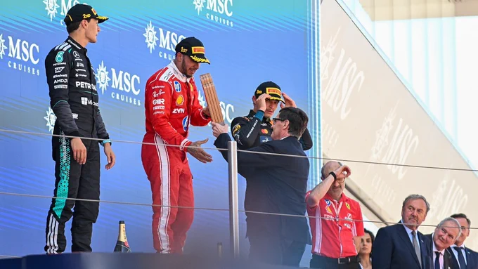 Podi de guanyadors del Gran Premi F1 de Barcelona-Catalunya: Lewis hamilton, George Russel i Lando Norris