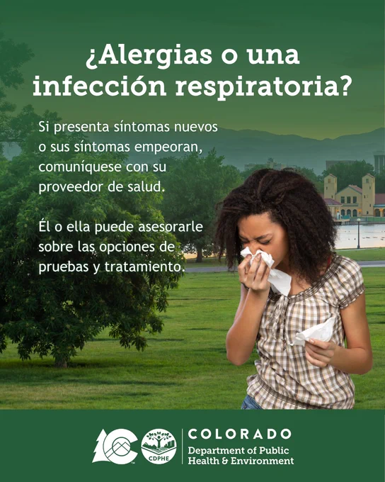 El fondo es un parque con una capa verde, y una mujer sonriendo la nariz está en primer plano.