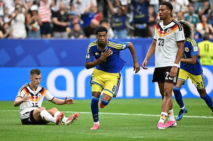 ยิงประตู! เยอรมนี 🇩🇪 1-1 🇳🇷 คูราเซา (นาทีที่ 23,โคเมเนนเซีย)
คูราเซาบุกมาบอลมาเข้า บาคูนายิง! เอ้า...วืด..บอลไหลไปหา"โคเมเนนเซีย" ที่วิ่งเข้ามา แล้ว...ยิงตู้ม! ผ่านนอยเออร์ เข้าไป 

#sakdakul 
#liveblog 
#อู๋แอคชั่น
#บอลโลก 