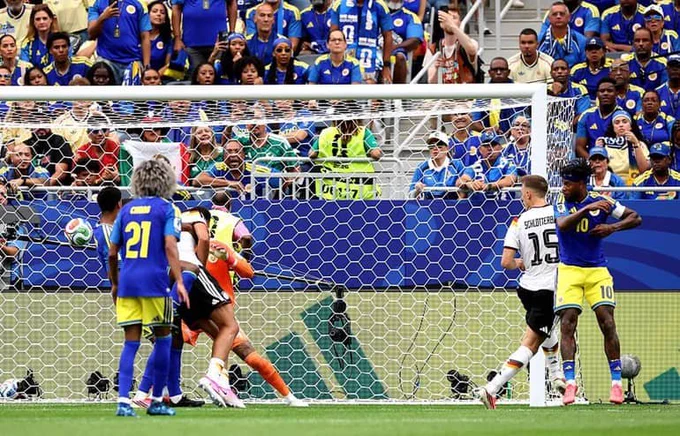เยอรมันขึ้นนำ!, เยอรมนี 🇩🇪 2-1 🇳🇷 คูราเซา (นาทีที่'37,ชลอตเตอร์เบ็ค)
เยอรมันได้เตะมุม ในจังหวะเตะมุม บราวน์โยยยยยนมาเสาแรก แล้ว...ชลอตเตอร์เบ็คได้โหม่งเข้าประตูไป

#sakdakul 
#liveblog 
#อู๋แอคชั่น
#บอลโลก