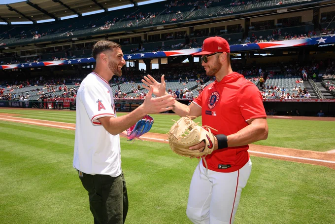 USMNT’s Matt Turner smiles as he reaches out to shake hands with Logan O’Hoppe, who caught Turner’s ceremonial first pitch before the Angels-Rays game. 