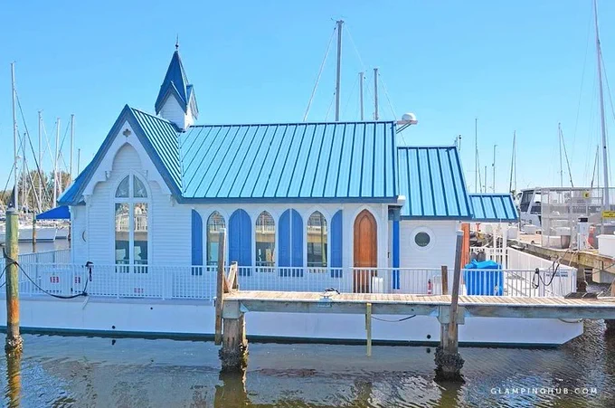 Floating chapel cottage