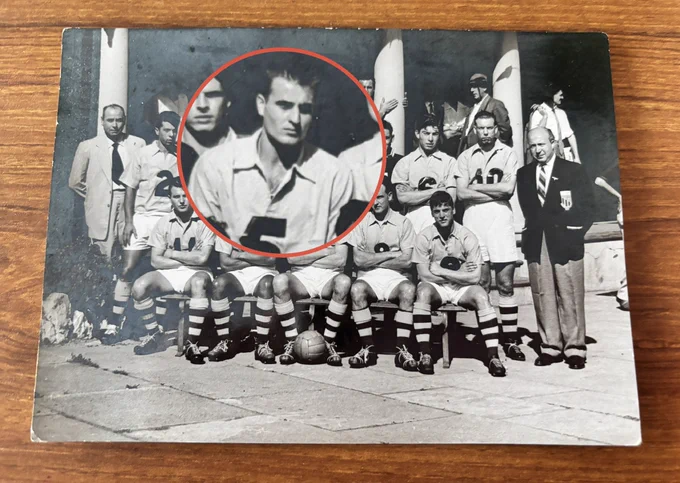 Inset close up of my Dad in the team photo.